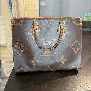 Louis Vuitton On the Go MM Monogram Tote Bag